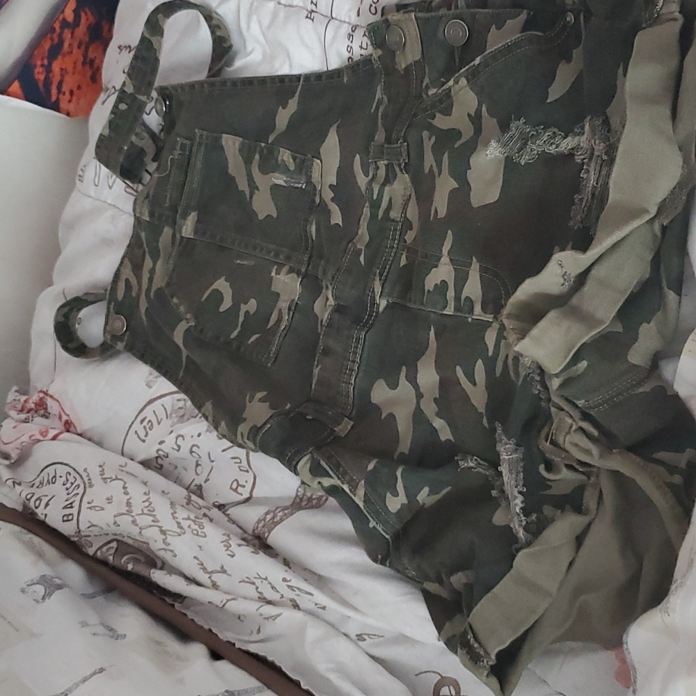Camouflage shorttall outfit